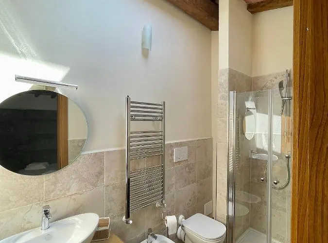 Il Vecchio Mandorlo B&B